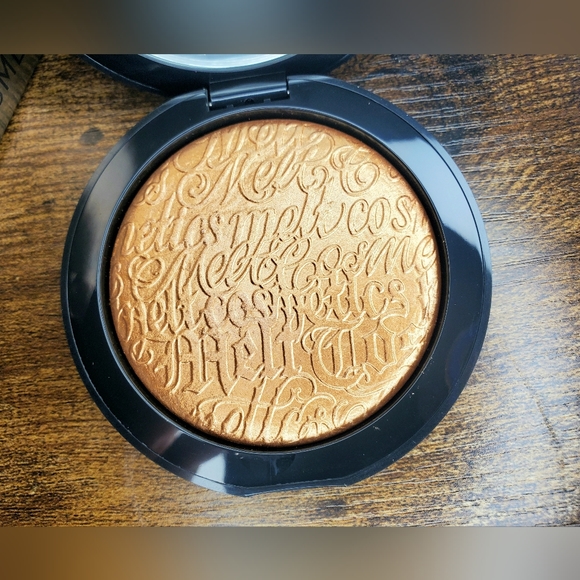 MELT cosmetics- digital dust highlight/bronzer (Nova) - Picture 6 of 11